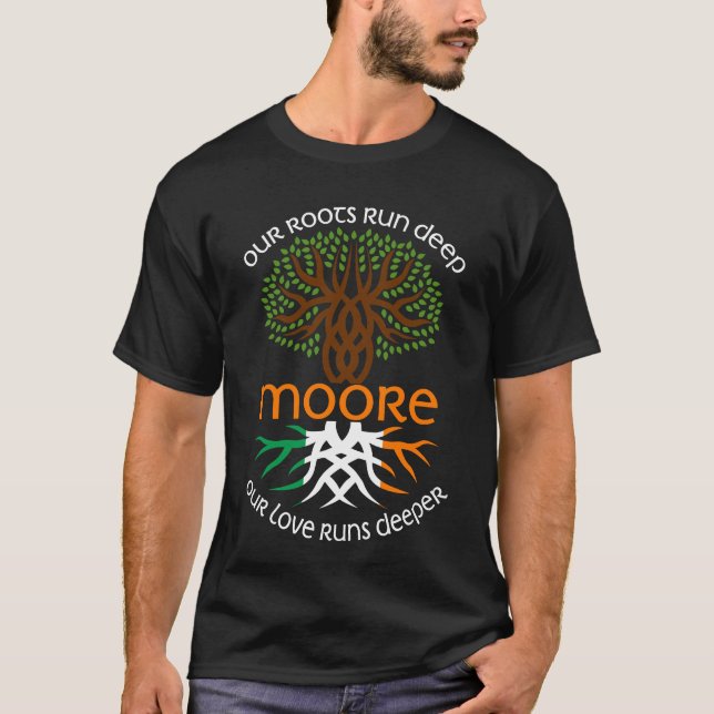 Irländska familjen MOORE Namn Vår Kärlek Springa d T Shirt (Framsida)