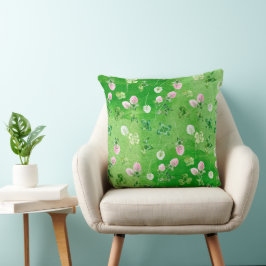 IRLÄNDSKA GRÖNA TREKLÖVER OCH SMÅ ROSA BLOMMOR KUDDE