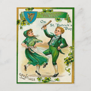 Irländska pojkar och flickor som dansar på St. Pat Vykort