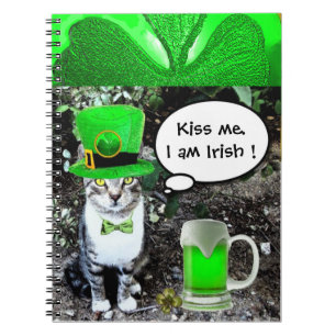 IRLÄNDSKT NÖTKÖTT AV st patrick's day OCH GRÖNT Anteckningsbok Med Spiral