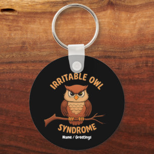 Irritable Uggla Syndrome Funny Arg Uggla Tecknad P Nyckelring