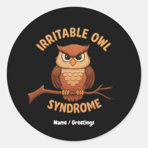 Irritable Uggla Syndrome Funny Arg Uggla Tecknad P Runt Klistermärke