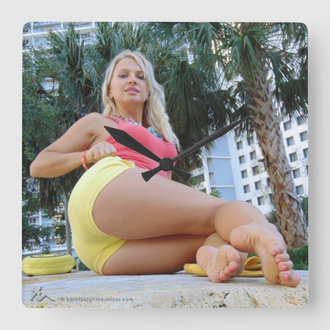 Iryna Fyrkantig Klocka (Framsida)