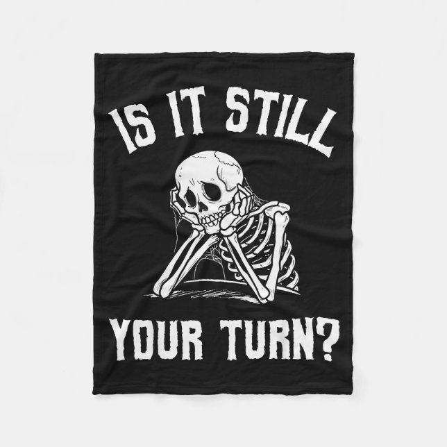 Is It Still Your Turn Funny Skeleton Waiting Quote Fleecefilt (Framsidan)