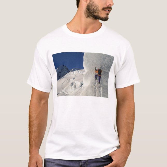 Is klättrar på Tasman Glacier under berget Tee Shirt (Framsida)