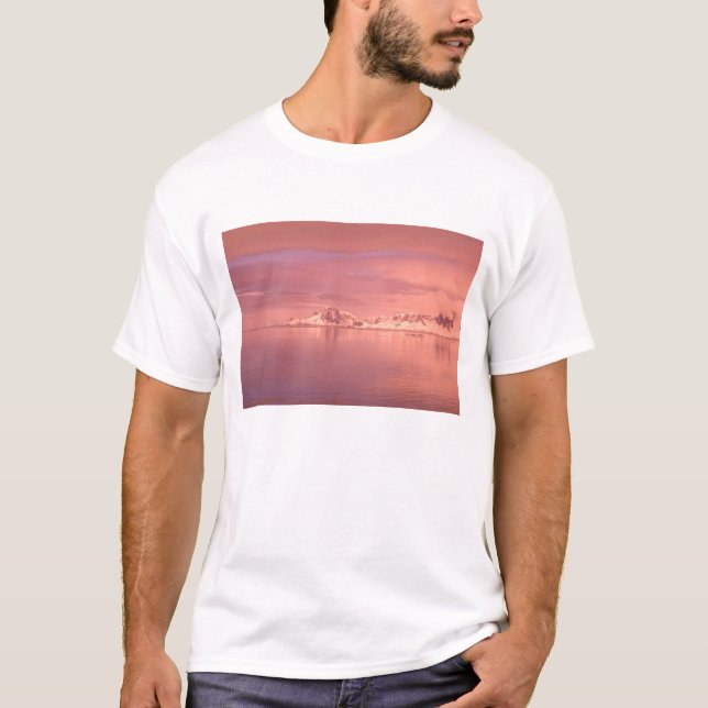 Is, snö, isberg i kanalerna längs t-shirt (Framsida)