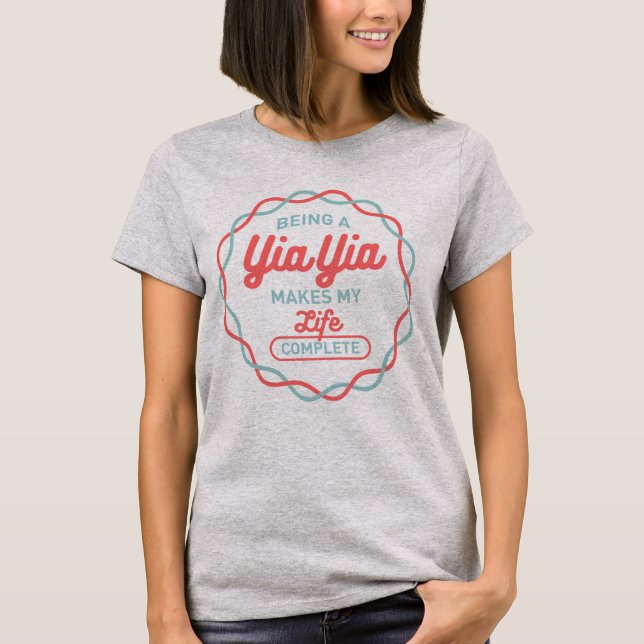 Is Yia Yia Tee Shirt (Framsida)