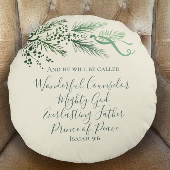 Isaiah 9:6 Personlig Modern julgåva Gräs Rund Kudde (Isaiah 9:6 Christian faith Bible verse in Sage elegant script. Personalized back with pine and bows.)