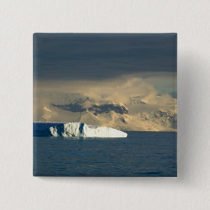 Isberg i början av Drake Passage strax Knapp