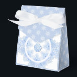 Isblåsnowflake Presentaskar<br><div class="desc">På vintern faller isblått snöflingor på min fantasi. De har 7 grenar,  mjuka blå toner och rhinestoner inbäddade i. För alla som kärlek blåa pasteller och snöiga helgdagar.</div>