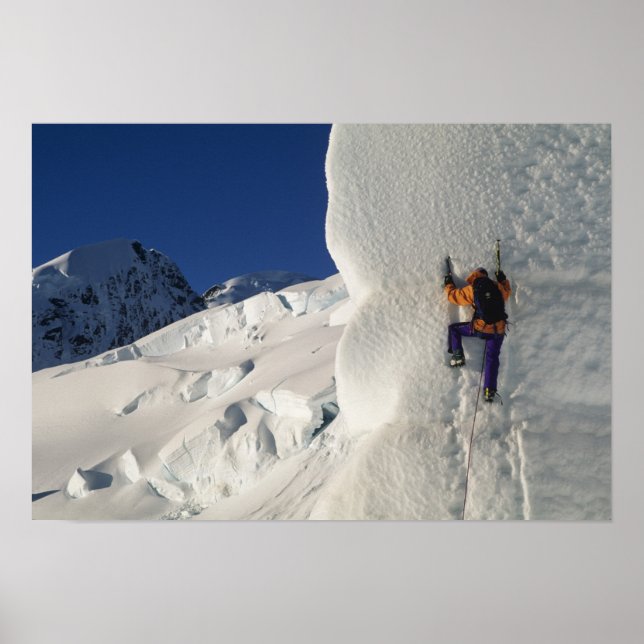 Isen klättrar på Tasman Glacier under berget Poster (Framsidan)