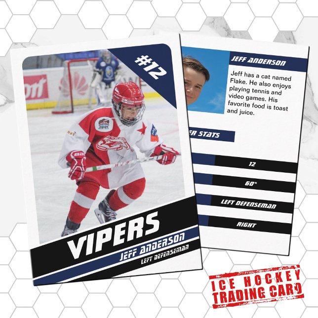 Ishockeysamlingskort i kraftfullt blåvit färg (Proudly share youre kids' achievements with this white and blue card)