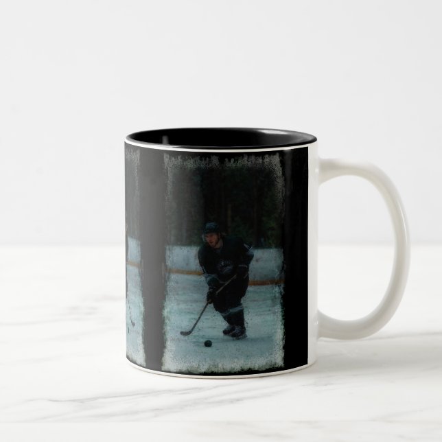 Ishockeyspelare som värmer upp Två-Tonad mugg (Höger)