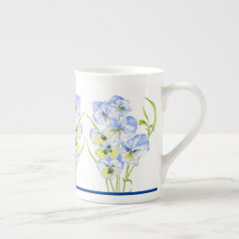 Isig Blue Pansies på en Bone China Mugg Benporslin Mugg