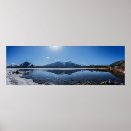 Isig Vermilion Sjö Mountain Reflection Panorama Poster