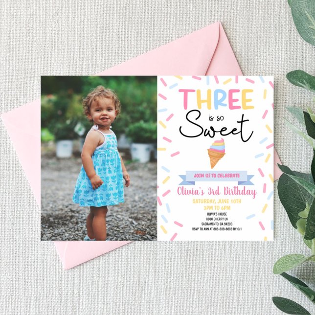 Iskrom tre är söt tredje Födelsedagsfesten Inbjudningar (Skapare uppladdad)