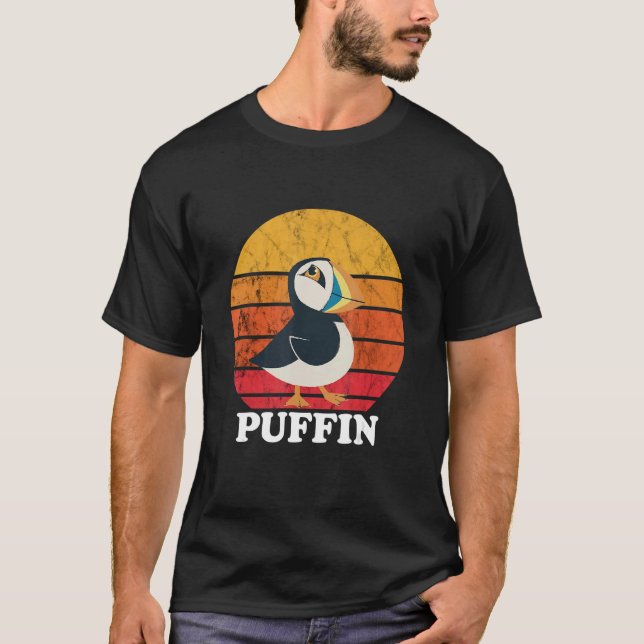 Island Animal Puffin Retro Sunset Seabird Sea P T Shirt (Framsida)