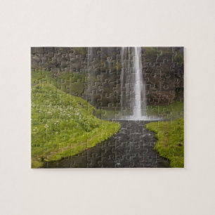 Island. Människor på stig bakom Seljalandsfoss Pussel