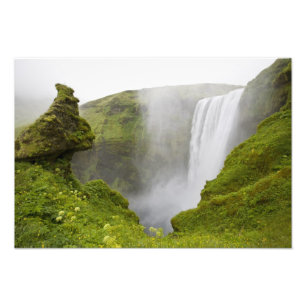 Island. Skogarfoss vattenfall störtar sig utför en Fototryck