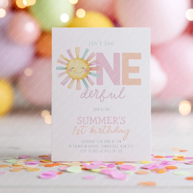 Isn't She Onederful Sun Girl Pastel 1st Birthday Inbjudningar (Isn't she Onederful! Girl's sun 1st birthday invitation in pastel pink, peach and purple. )