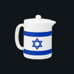 Israelisk Flagga Tekanna<br><div class="desc">Förbättra din tedricksvattenupplevelse med vår tekanna med flagga Israel! Denna vackert utarbetade tekanna är mer än bara ett kök av avgörande betydelse, det är en hyllning till Israels rik kulturarv. Den slående designen visar den koniska israeliska flagga, skapar den ett unikt och meningsfullt sätt att fira din koppling till den...</div>
