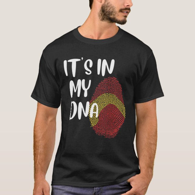 It s In My DNA Spanish Proud Español Spanish Flag T Shirt (Framsida)