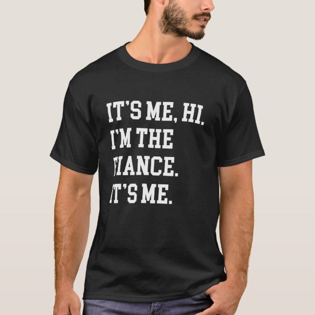 It s Me Hi I m The Fiance Its Me Boyfriend Fiance  T Shirt (Framsida)