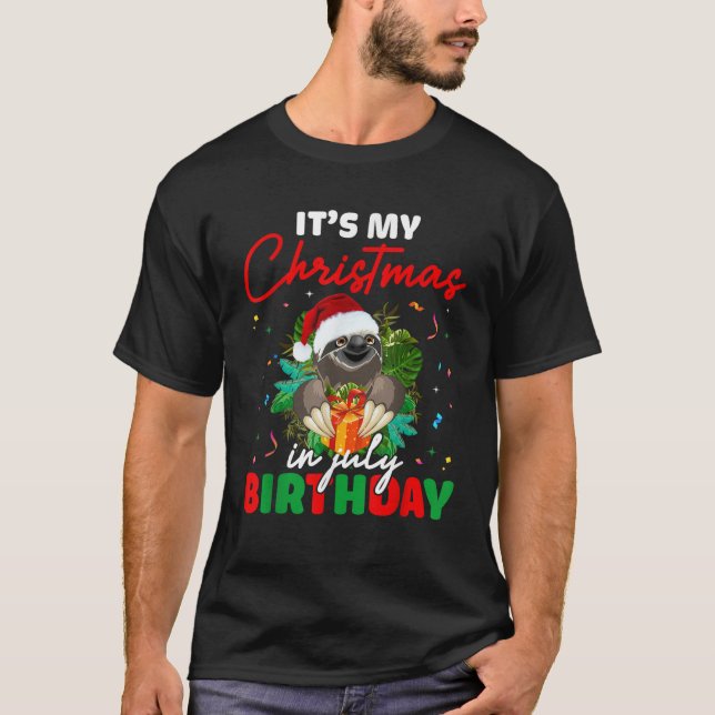 It s My Christmas In July Birthday Cute Sloth Sant T Shirt (Framsida)