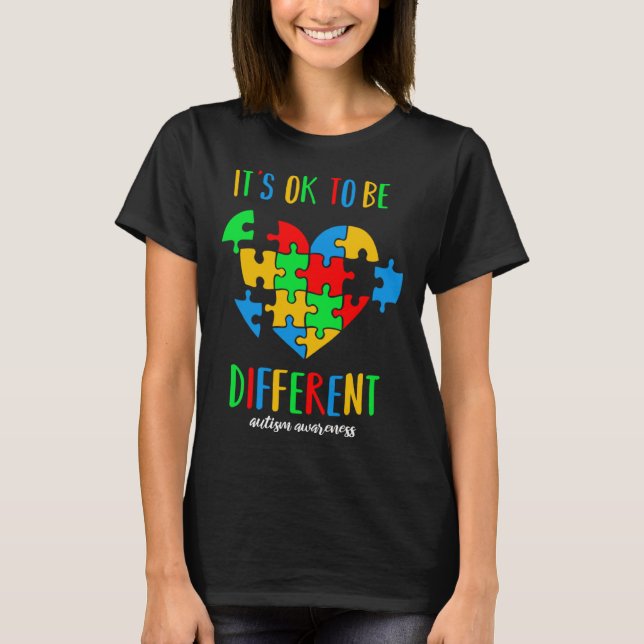It s OK to be different Autism Awareness month T Shirt (Framsida)