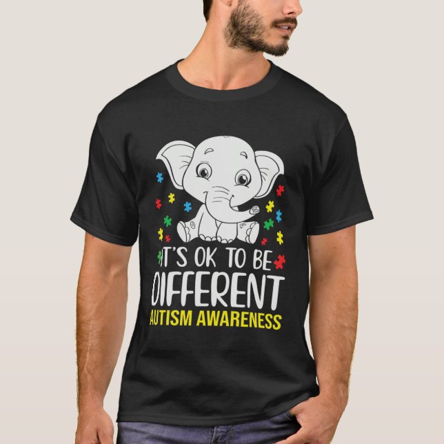 It s Ok to Be Different Autism Awareness Puzzle El T Shirt (Framsida)