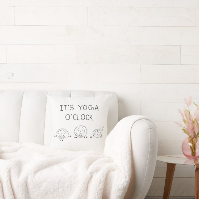 It’s Yoga O’Clock Sheep Kudde (Soffa)