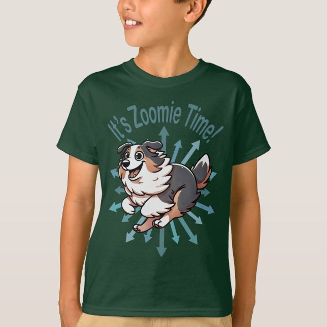 It’s Zoomie Time Australian Shepherd T Shirt (Framsida)