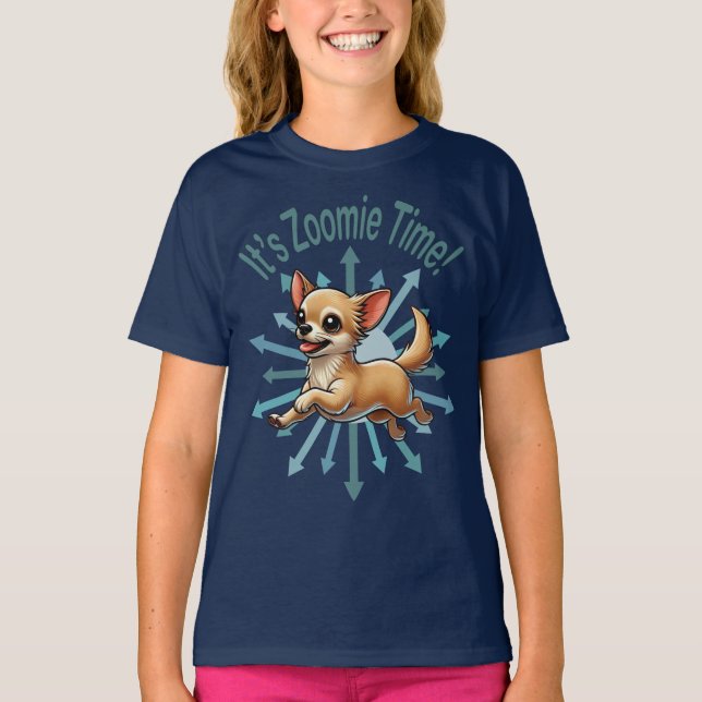 It’s Zoomie Time Chihuahua T Shirt (Framsida)