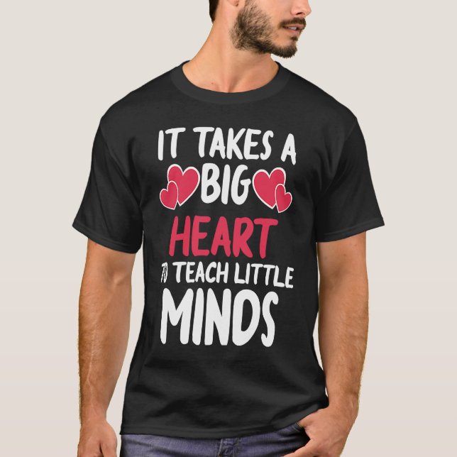 It Takes A Big Heart To Teach Little Minds Teacher T Shirt (Framsida)