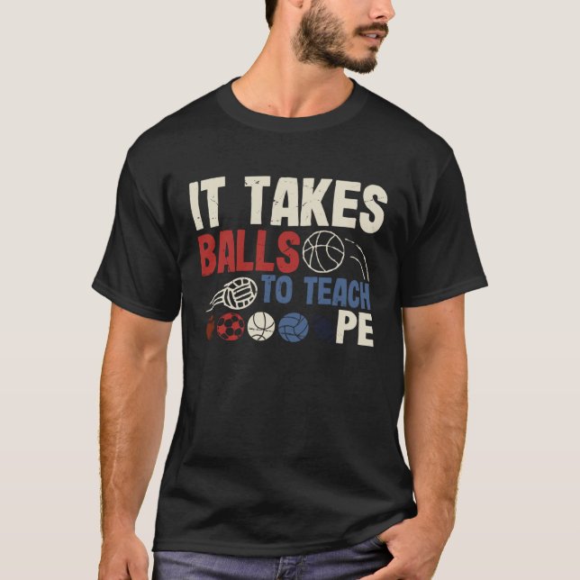 It Takes Balls To Teach Pe Teacher Chaos Coordinat T Shirt (Framsida)
