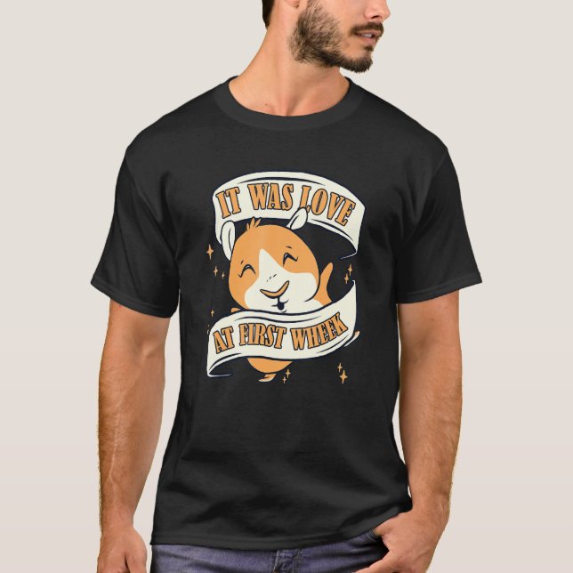 It Was Love At First Wheek Guinea Pig T Shirt (Framsida)