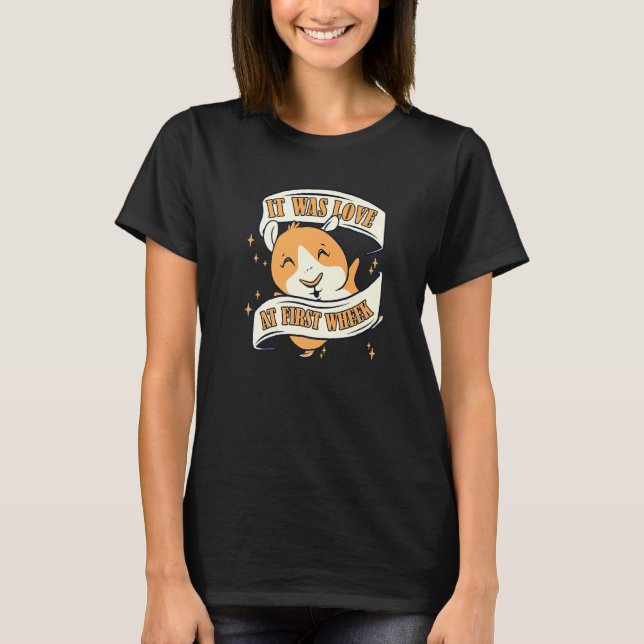 It Was Love At First Wheek Guinea Pig   T Shirt (Framsida)