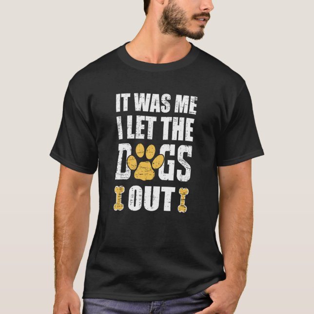 It Was Me I Let The Dogs Out Dog Distressed T Shirt (Framsida)