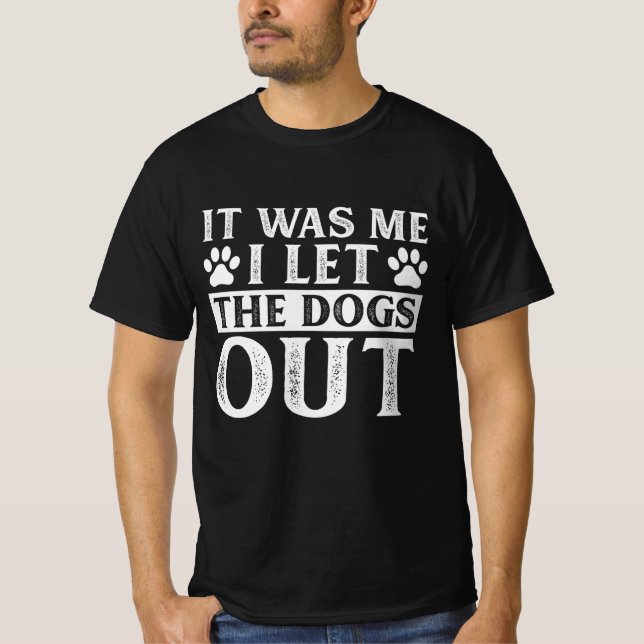 It Was Me I let The Dogs Out T-Shirt (Framsida)