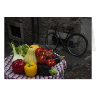 Italien, Brescia provins, Gargnano. Bord med 2 Hälsningskort