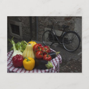 Italien, Brescia-provinsen, Gargnano. Bord med 2 Vykort