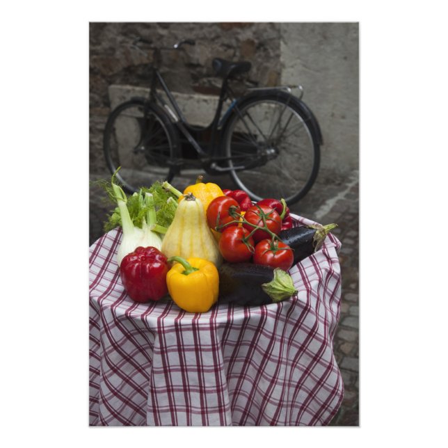 Italien, Brescia-provinsen, Gargnano. Bord med Fototryck (Framsidan)