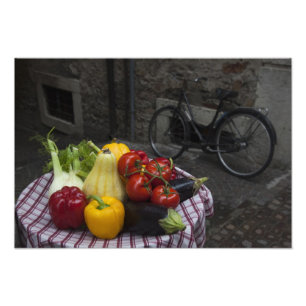 Italien, Brescia-provinsen, Gargnano. Bord med Fototryck