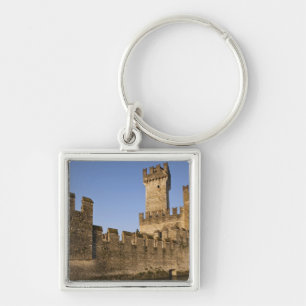 Italien, Brescia-provinsen, Sirmione. Castello Fyrkantig Silverfärgad Nyckelring