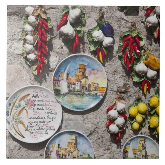 Italien, Brescia-provinsen, Sirmione. Souvenirs. Kakelplatta (Framsidan)