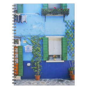 Italien, Burano. Ett färggrant hus i Burano nära Anteckningsbok Med Spiral