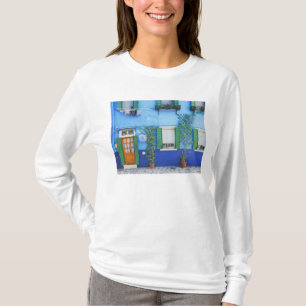 Italien, Burano. Ett färggrant hus i Burano nära T-shirt