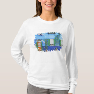 Italien, Burano. Ett färggrant hus i Burano nära Tee Shirt