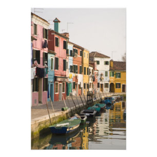 Italien, Burano. Färgglada hus längs en Fototryck