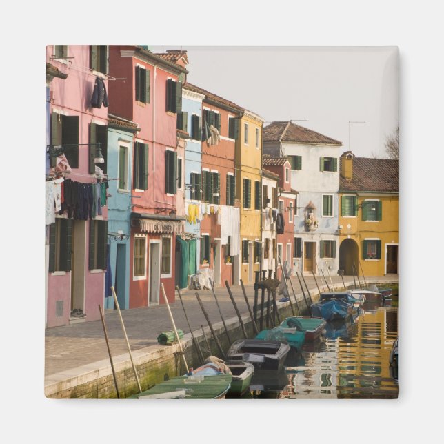 Italien, Burano. Färgglada hus längs en Magnet (Framsidan)